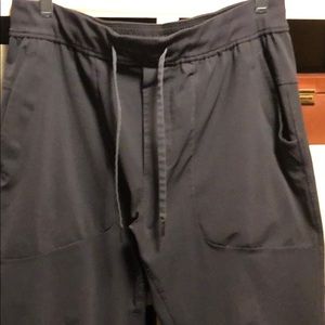 Men’s charcoal lulu joggers
